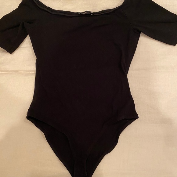 Black off the shoulder bodysuit - Picture 2 of 3